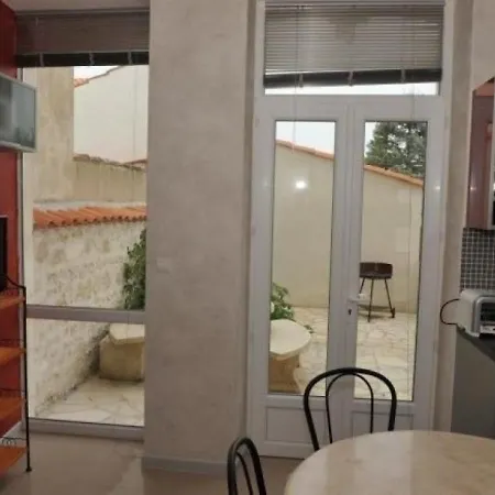 Fouras, 1 Piece, 2 Personnes - Fr-1-523-9 Apartment